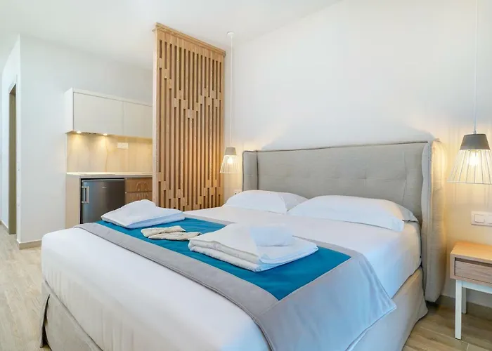 מלון דירות Iliomagic Luxury 3*